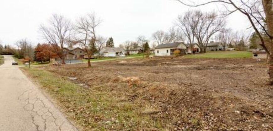 Barrington – 1011B S Cook St