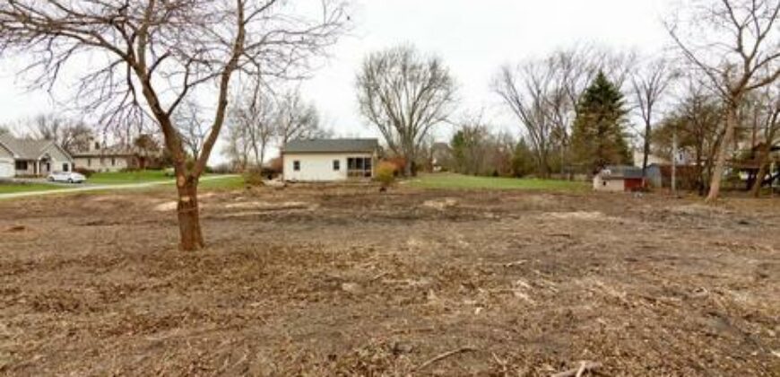 Barrington – 1011B S Cook St