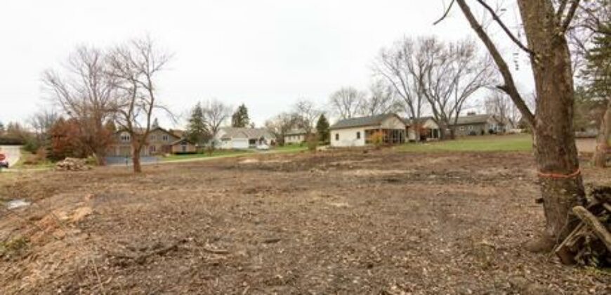 Barrington – 1011B S Cook St