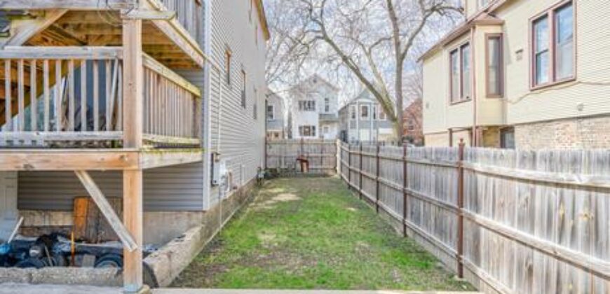 Chicago – 1931 N Whipple St