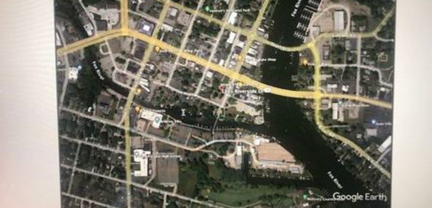 McHenry – 1211 N Riverside Dr